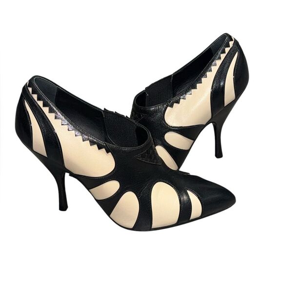 AUTHENTIC BOTTEGA VENETA leather ivory & black POINTED TOE pointed pumps size 38 - Picture 5 of 10